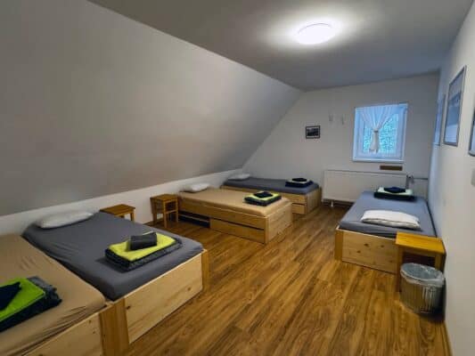 Reserva tu alojamiento, habitación privada o cama en el Paso de Vršič, entre Kranjska Gora, el nacimiento del río Soča y Trenta.
