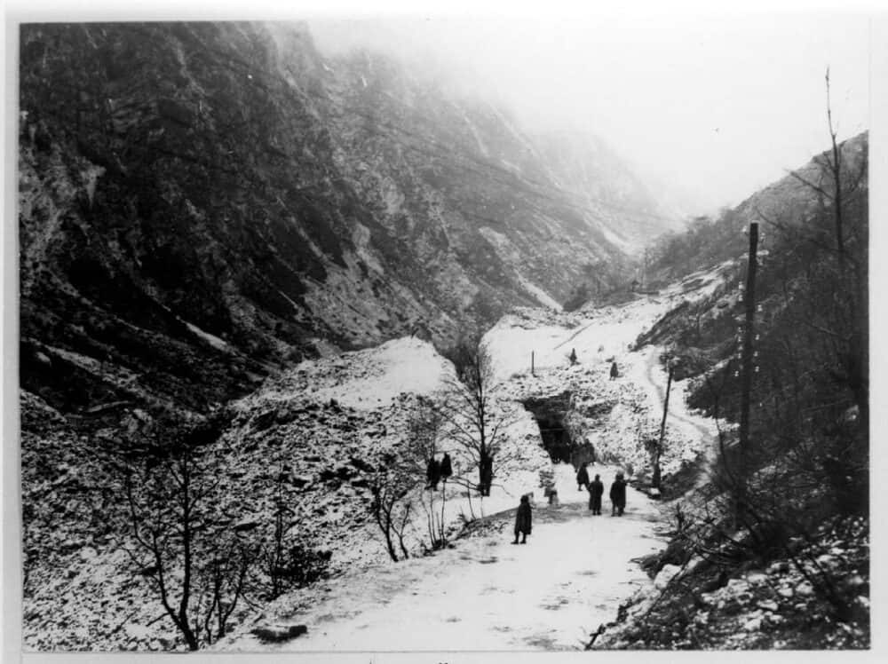 Más bien al frente sólo para alejarme de estas malditas avalanchas